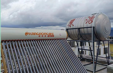  家用太陽(yáng)能熱水器